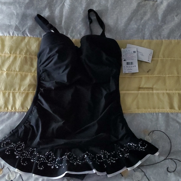 Bathing suit - Picture 1 of 3